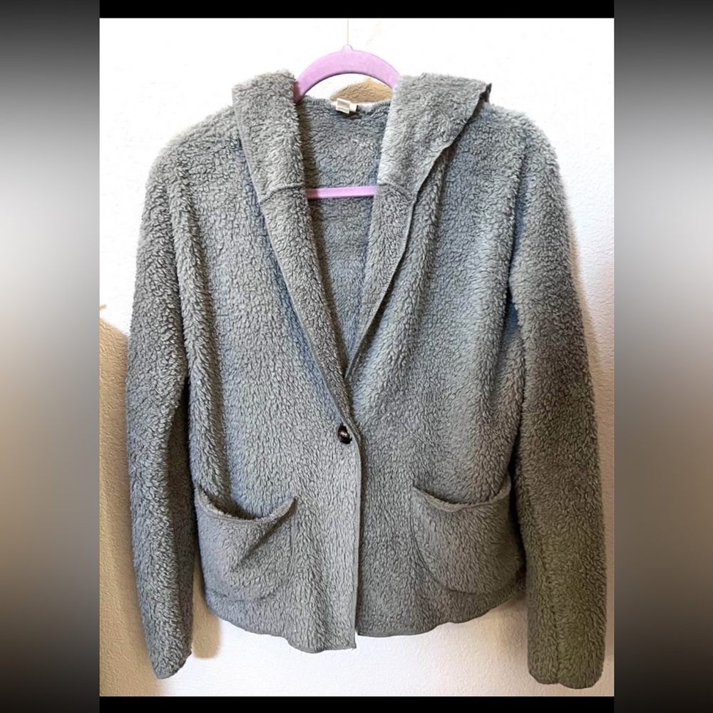 IJOAH Jacket Hooded Gray Furry & Fluffy Sz S NWOT Pockets Button Closure